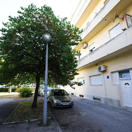 And Cvita בית הארחה זאדאר