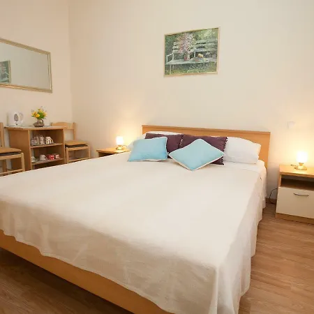 And Cvita בית הארחה זאדאר